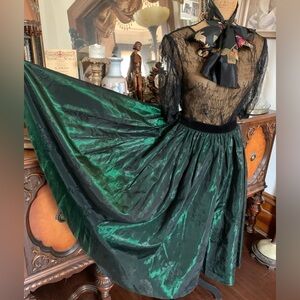 Vintage 80's Green Floral Print Taffeta Victorian-inspired Gothic-inspired Skirt
